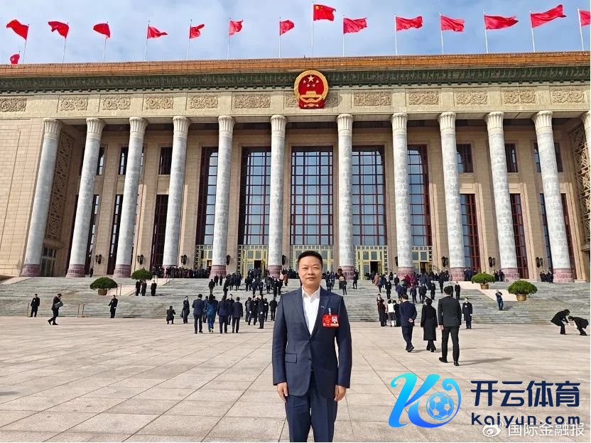 寰球东谈主大代表、小鹏汽车董事长 何小鹏